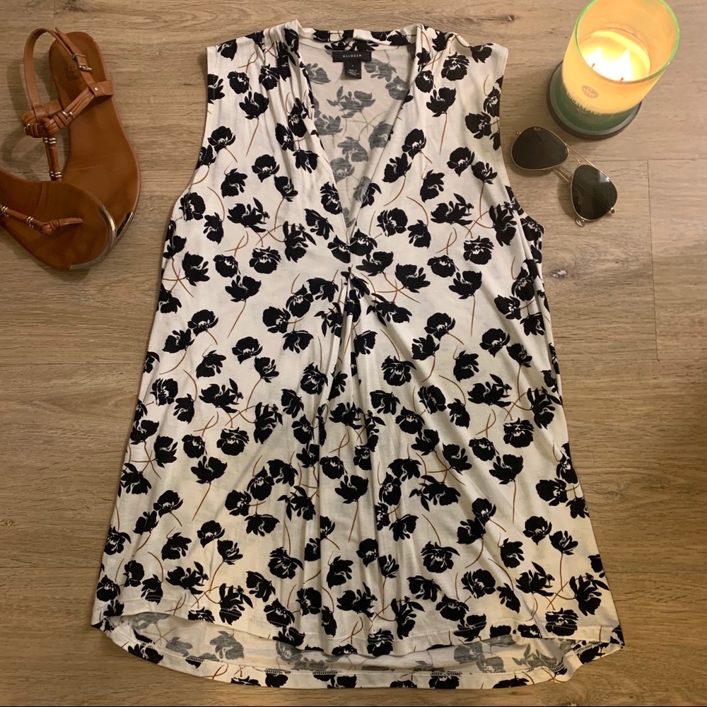 Halogen Pleat Front V-Neck Top